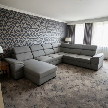 Razvlačna ugaona garnitura sa univerzalnim U-kutom i prostorom za odlaganje GRANADA tamno siva