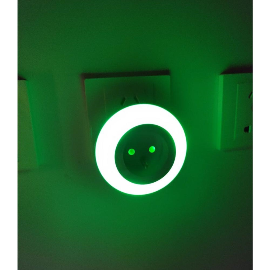 LED orijentaciono svetlo sa senzorom sumraka i utičnicom LED/0,6W/230V