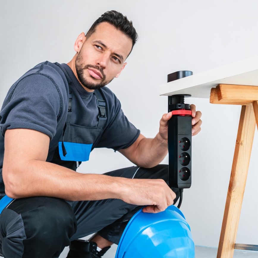 Produžni kabl sa stezaljkom za sto 3 utičnice Tip E + 2xUSB-A + 1xUSB-C 1,5m crne boje