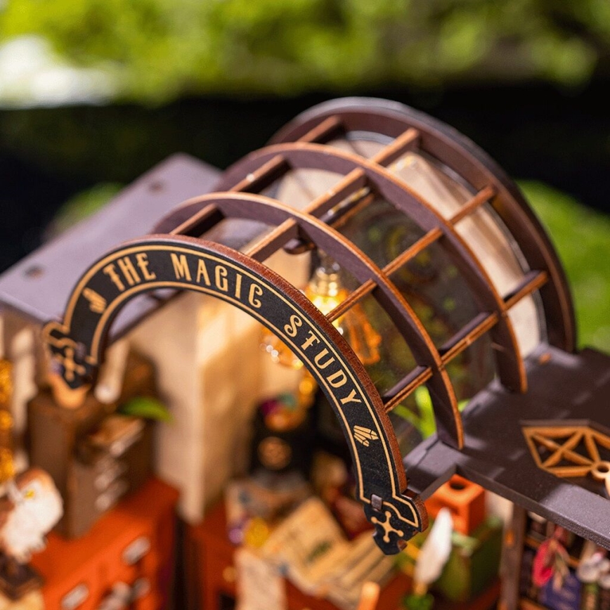 RoboTime - Minijaturna kućica Radionica čarobnjaka 2xAAA