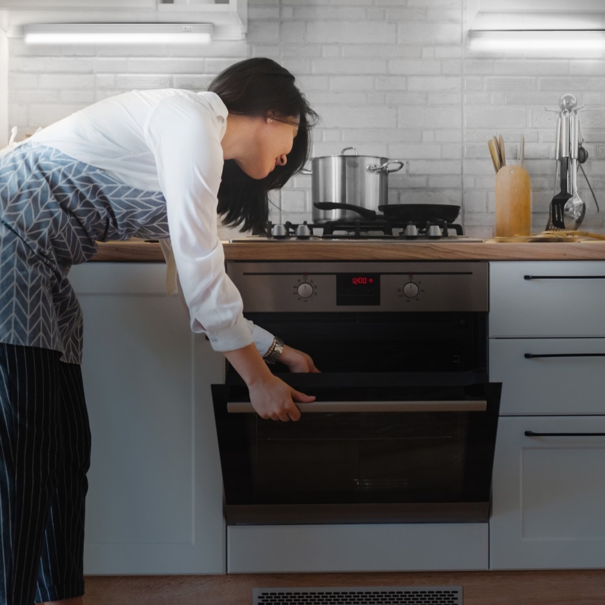 LED svetlo za ispod ormarića LED/4W/230V 4100K 28 cm