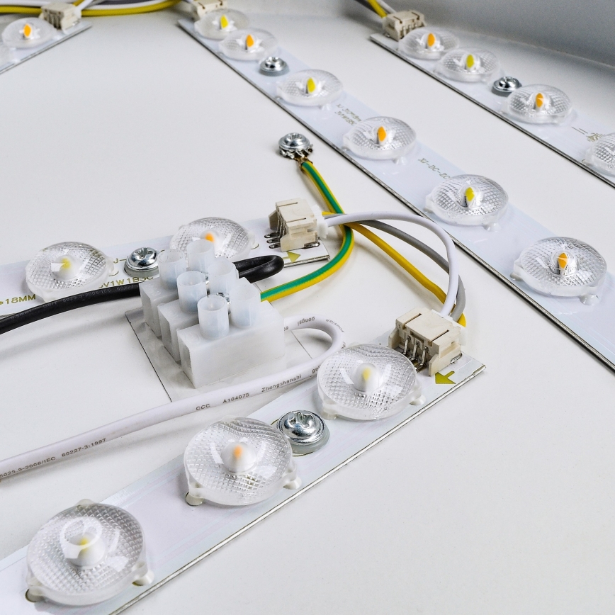 LED prigušiva stropna svetiljka LED/50W/230V 3000-6000K + daljinski upravljač