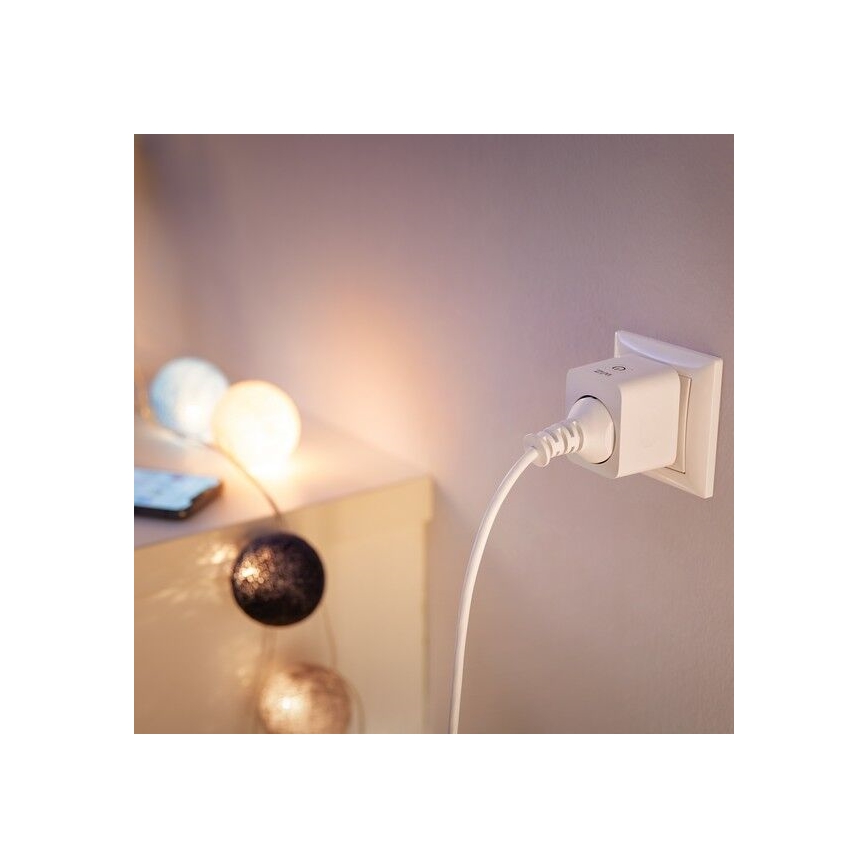 WiZ - Pametna utičnica E 2300W + merač potrošnje Wi-Fi