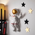 Zidna dekoracija 47x35 cm zlatni astronaut
