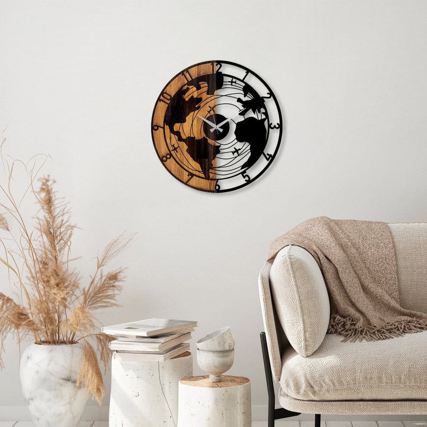 Zidni sat prečnika 56 cm, napajanje: 1xAA, drvo/metal